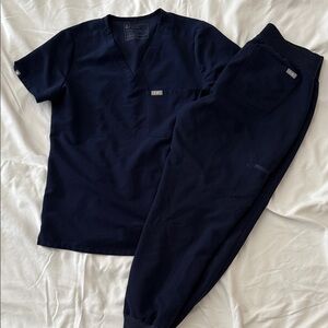 Figs Women's Navy Scrub Set